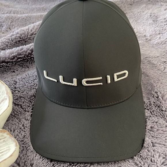 LUCID MOTORS GRAY STRETCH FITTED HAT - Picture 2 of 9